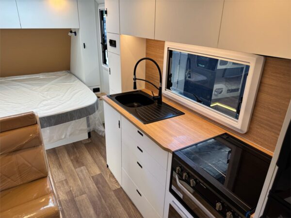  Motorhomes and Camper Trailers