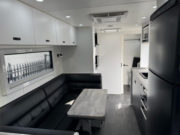  Motorhomes and Camper Trailers