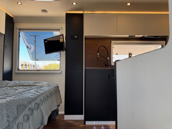  Motorhomes and Camper Trailers