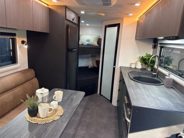  Motorhomes and Camper Trailers