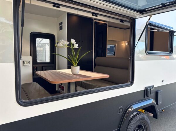  Motorhomes and Camper Trailers