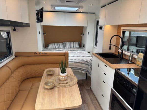  Motorhomes and Camper Trailers