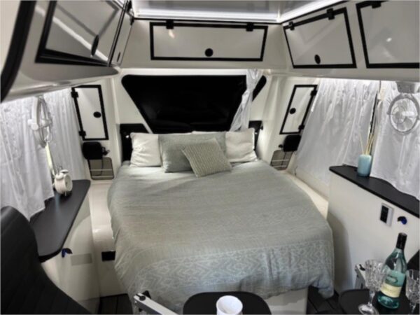  Motorhomes and Camper Trailers