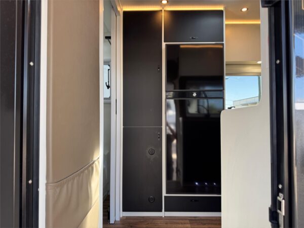  Motorhomes and Camper Trailers