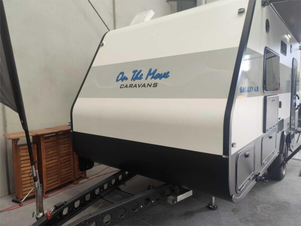  Motorhomes and Camper Trailers