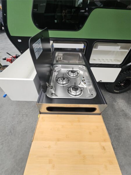  Motorhomes and Camper Trailers