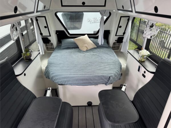  Motorhomes and Camper Trailers