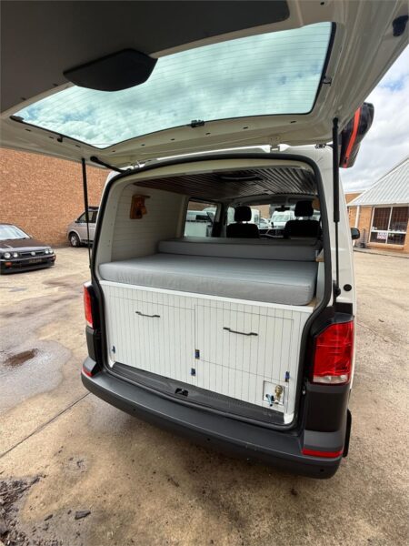  Motorhomes and Camper Trailers