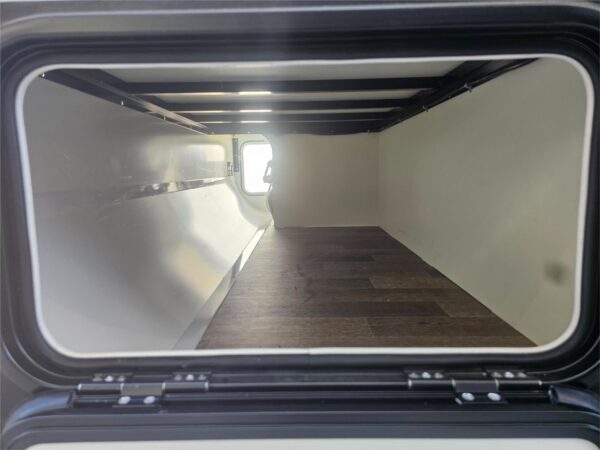  Motorhomes and Camper Trailers