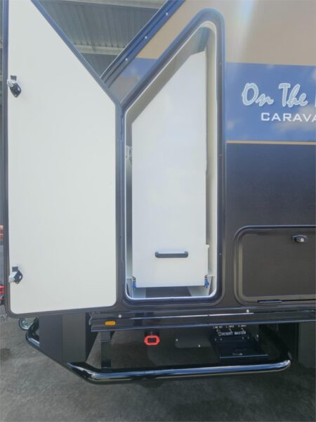  Motorhomes and Camper Trailers