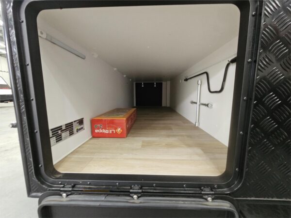  Motorhomes and Camper Trailers