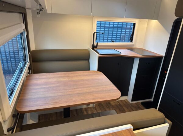  Motorhomes and Camper Trailers