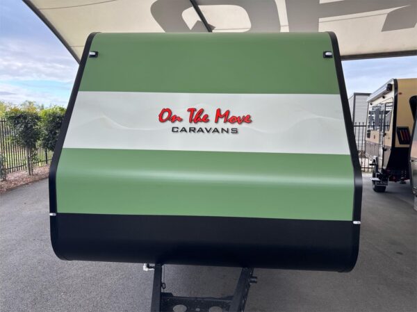  Motorhomes and Camper Trailers