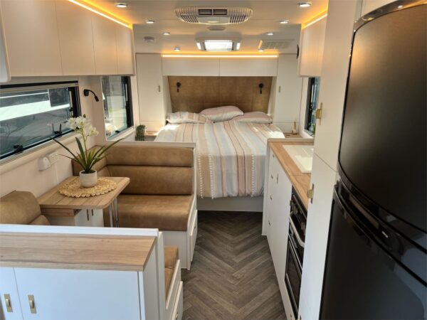  Motorhomes and Camper Trailers