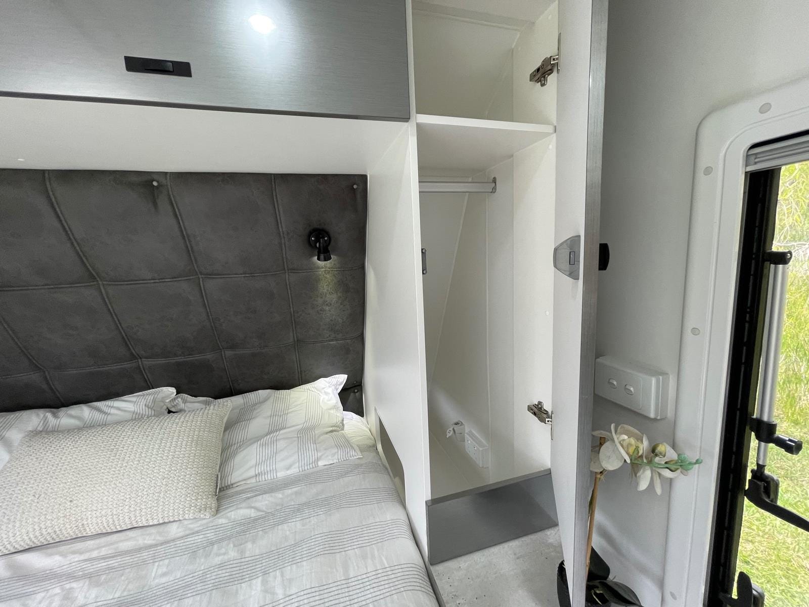 2022 Network 22' REAR DOOR OFFROAD CARAVAN FOR SALE - MitchMarket