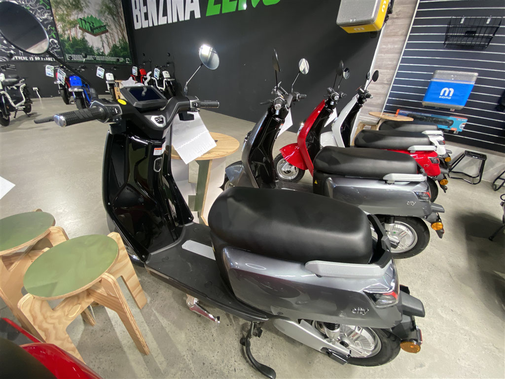 2022 Benzina Zero SCOOTER CITY FOR SALE - MitchMarket